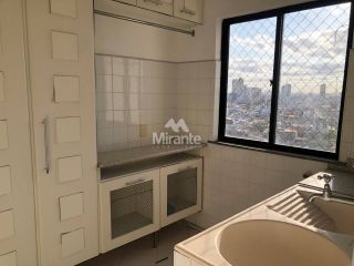 Apartamento Para Alugar com 3 quartos sendo 2 suítes no bairro Ponto Central em Feira De Santana