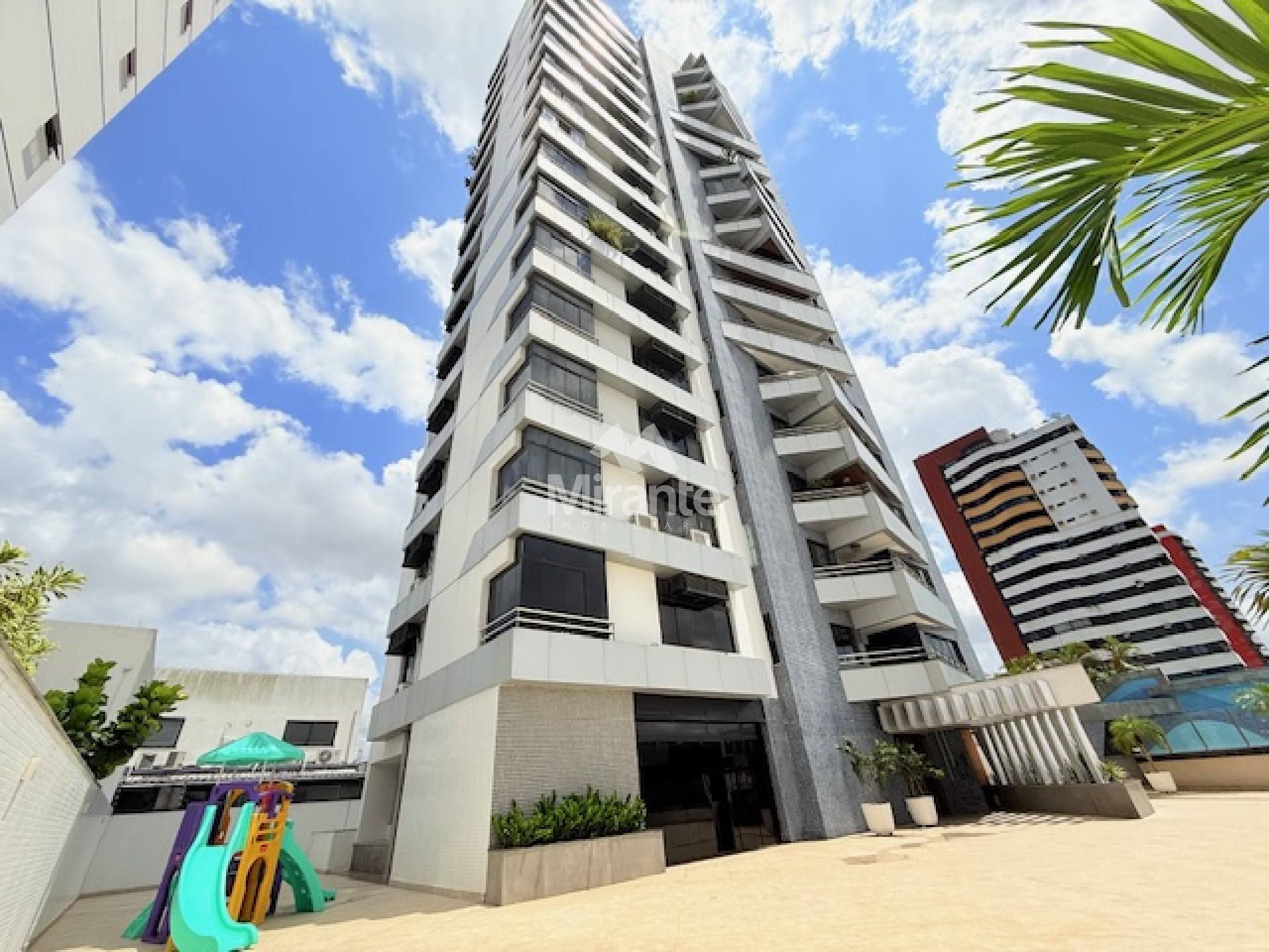 Apartamento Para Vender com 4 quartos sendo 3 suítes no bairro Kalilândia em Feira De Santana