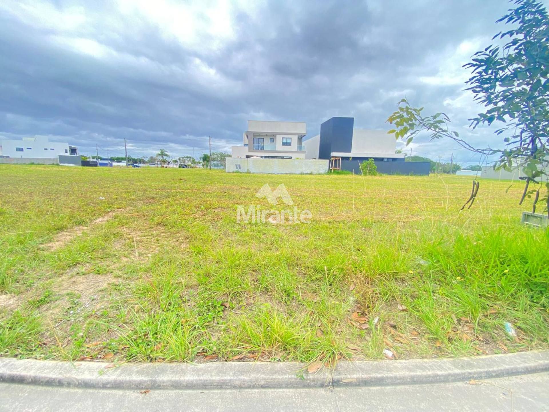 Lote / Terreno de Condomínio Para Vender no bairro Sim em Feira De Santana