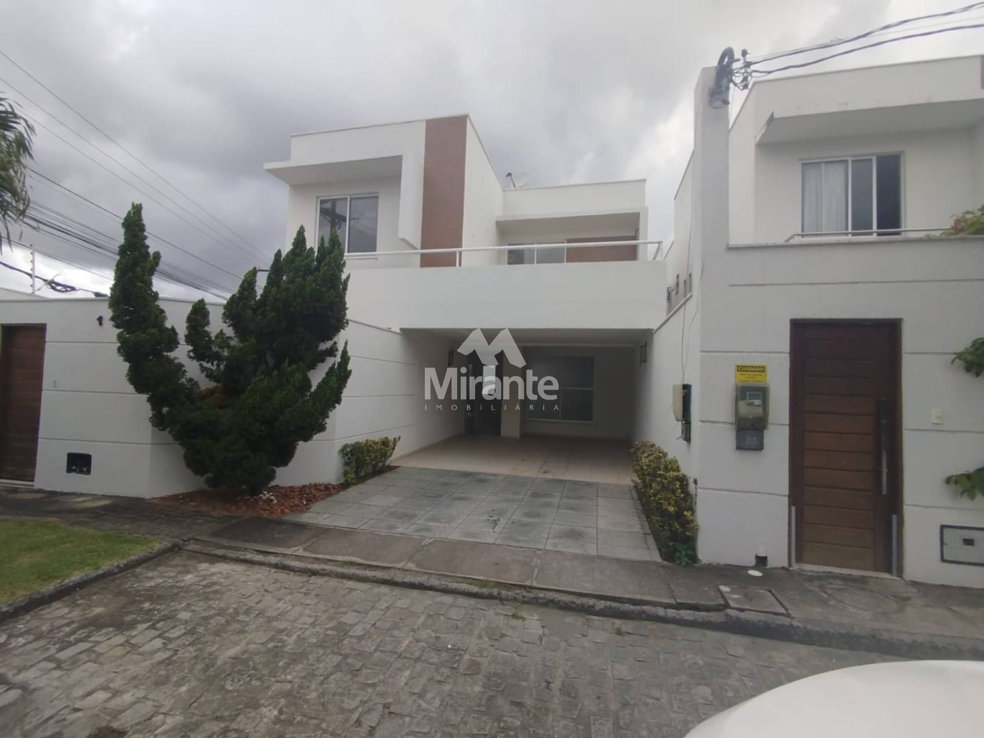 Casa de Condomínio Para Alugar com 3 quartos sendo 3 suítes no bairro Sim em Feira De Santana