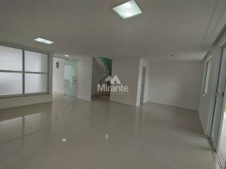 Casa de Condomínio Para Alugar com 3 quartos sendo 3 suítes no bairro Sim em Feira De Santana