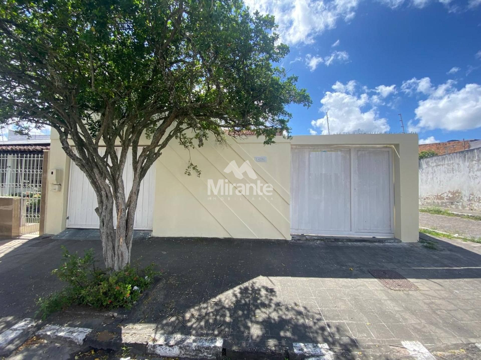 Casa Para Alugar com 3 quartos 1 suíte no bairro Kalilândia em Feira De Santana