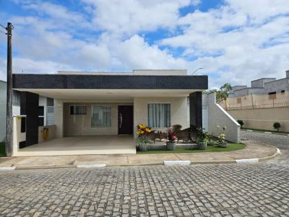 Casa de Condomínio Mobiliada Para Vender com 3 quartos sendo 1 suíte no bairro Registro em Feira De Santana
