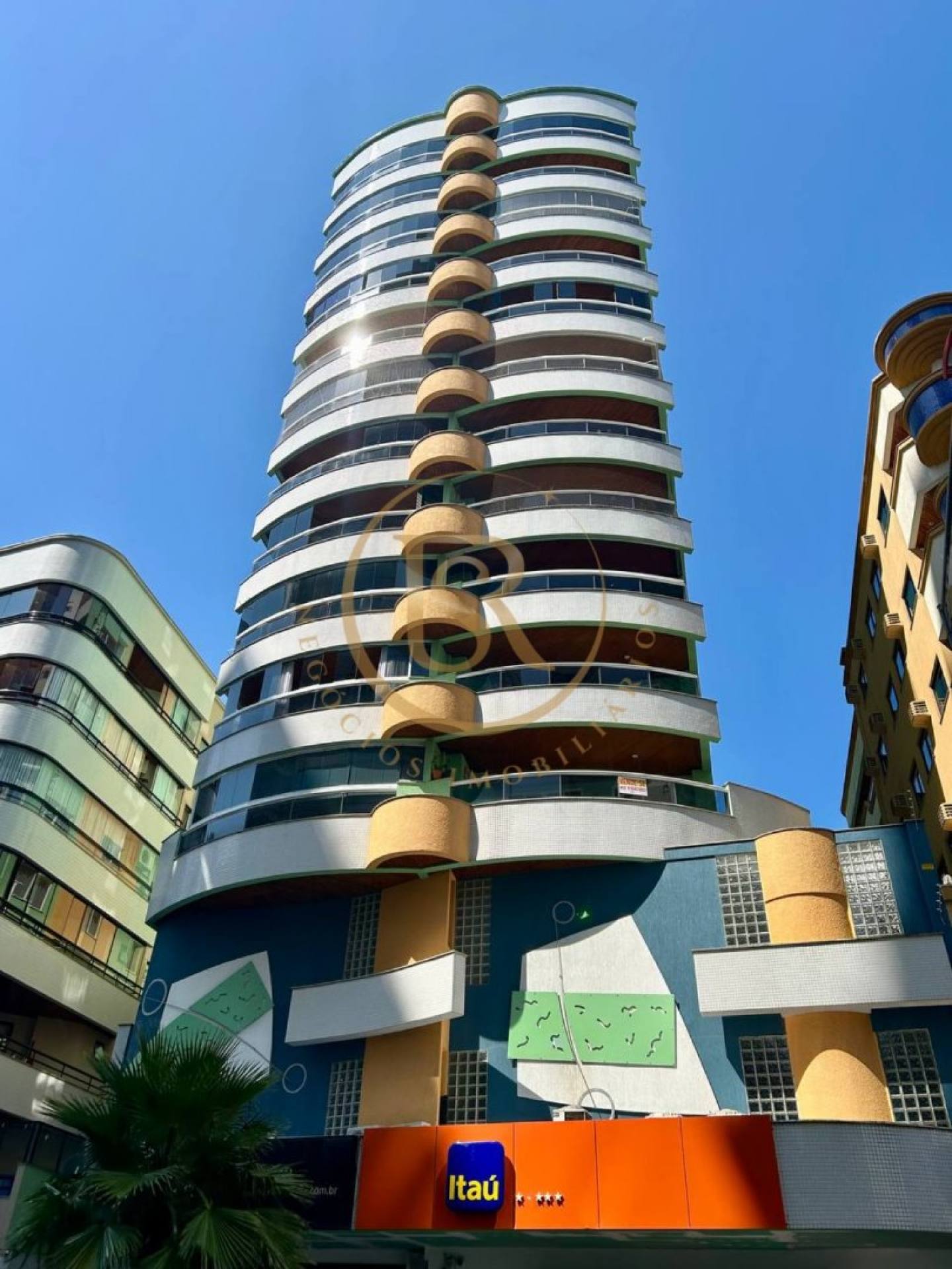 Apartamento quadra mar disponível para Temporada