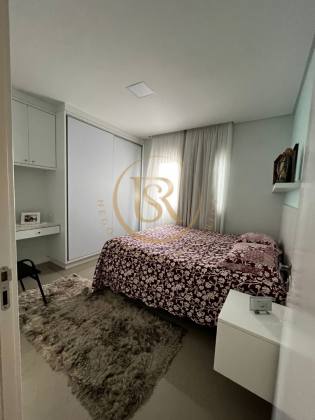Apartamento à venda no Perequê