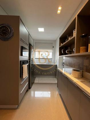 Apartamento à venda no Perequê