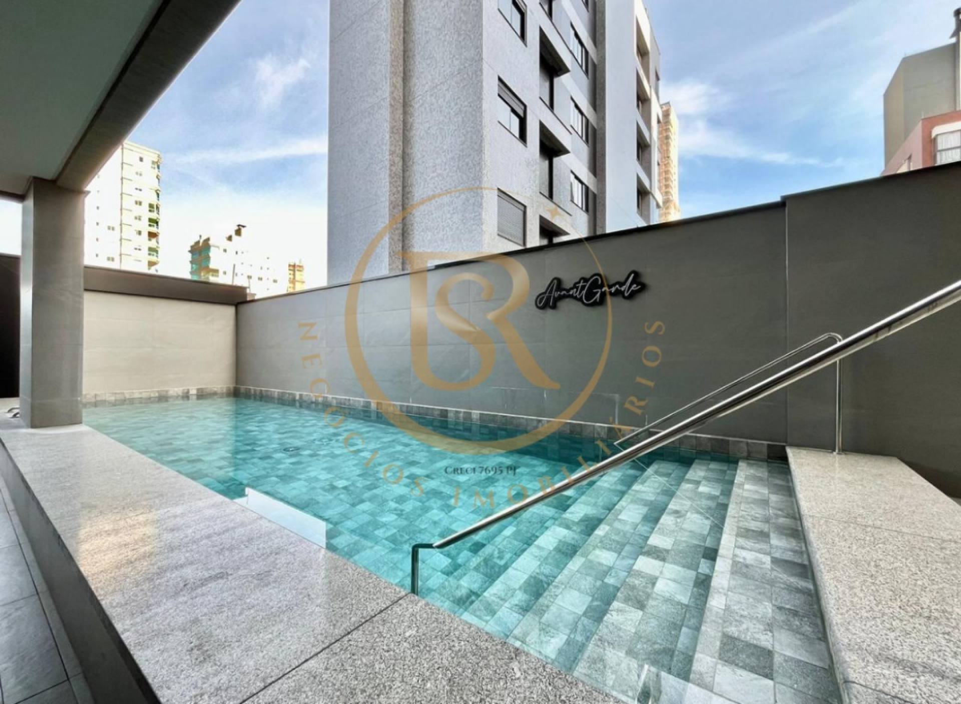 Quadra Mar - 03 suítes - com lazer completo - Meia Praia, Itapema