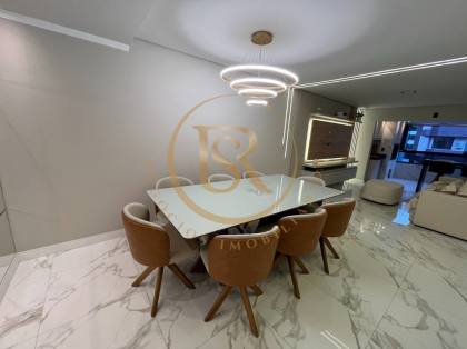 Apartamento finamente mobiliado em Meia praia a poucos metros do mar