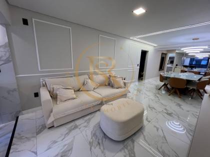 Apartamento finamente mobiliado em Meia praia a poucos metros do mar