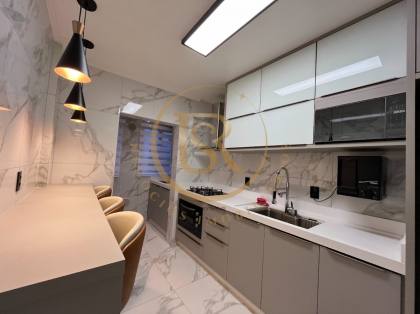 Apartamento finamente mobiliado em Meia praia a poucos metros do mar