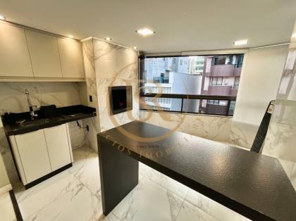 Apartamento finamente mobiliado em Meia praia a poucos metros do mar