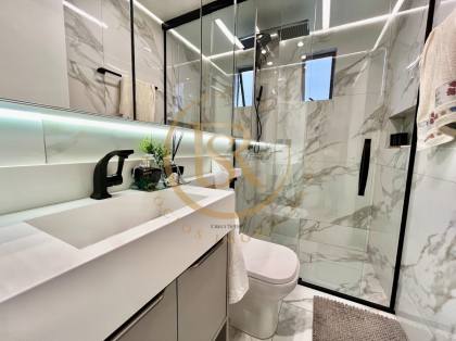 Apartamento finamente mobiliado em Meia praia a poucos metros do mar