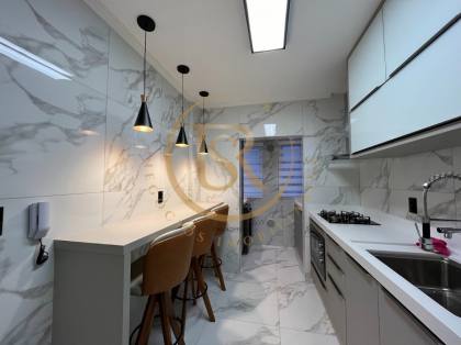 Apartamento finamente mobiliado em Meia praia a poucos metros do mar