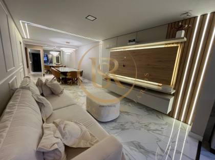 Apartamento finamente mobiliado em Meia praia a poucos metros do mar