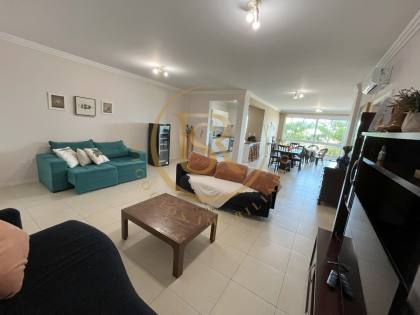 Frente Mar - Locação de Temporada em Meia Praia