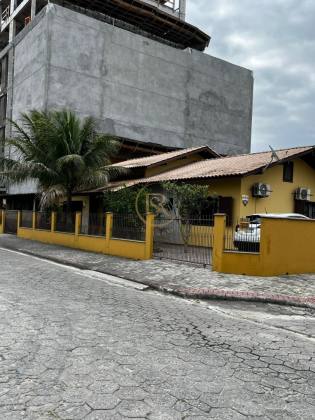 Compre casa no Perequê