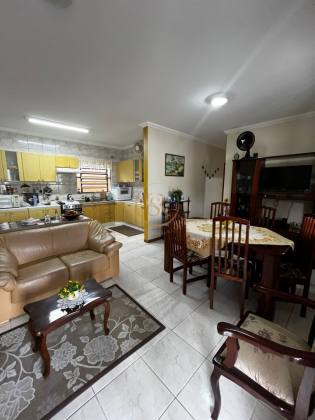 Compre casa no Perequê