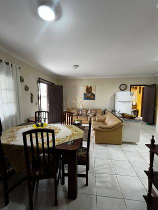 Compre casa no Perequê