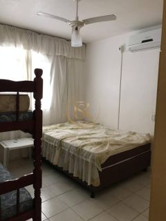 Casa Para Vender com 04 quartos 01 suítes no bairro Meia Praia em Itapema