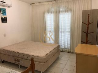 Casa Para Vender com 04 quartos 01 suítes no bairro Meia Praia em Itapema