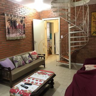 Casa Para Vender com 04 quartos 01 suítes no bairro Meia Praia em Itapema