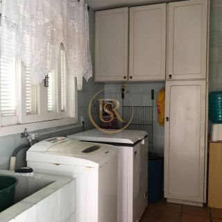 Casa Para Vender com 04 quartos 01 suítes no bairro Meia Praia em Itapema