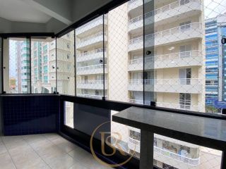 Apartamento à venda a 150 metros do mar no bairro Meia Praia