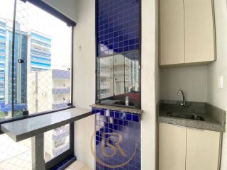 Apartamento à venda a 150 metros do mar no bairro Meia Praia