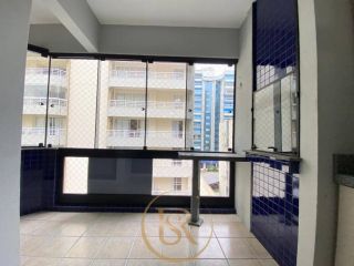 Apartamento à venda a 150 metros do mar no bairro Meia Praia