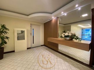 Apartamento à venda a 150 metros do mar no bairro Meia Praia