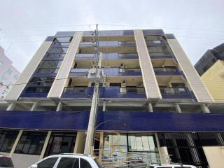 Apartamento à venda a 150 metros do mar no bairro Meia Praia