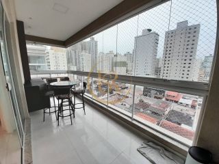 Apartamento com 03 suítes