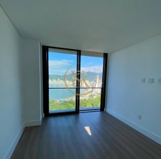 Mansão Suspensa de Luxo no Canto da Praia Itapema.