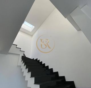 Mansão Suspensa de Luxo no Canto da Praia Itapema.