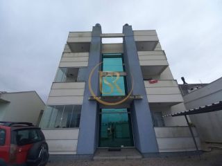 Apartamento com móveis na cozinha