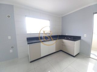 Apartamento com móveis na cozinha