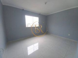 Apartamento com móveis na cozinha