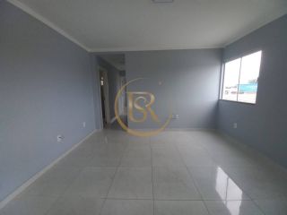 Apartamento com móveis na cozinha