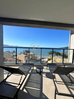 Apartamento à venda vista mar na praia do Perequê