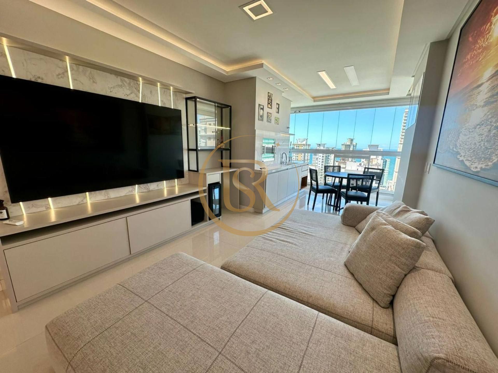 Apartamento alto padrão vista mar disponível para locação anual