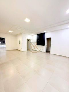 Sala comercial disponível para locação anual na Meia Praia