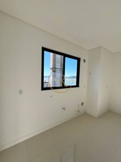 Cobertura próxima ao mar em Itapema