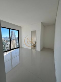 Cobertura próxima ao mar em Itapema