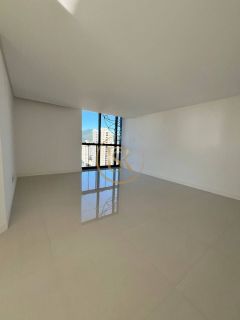 Cobertura próxima ao mar em Itapema