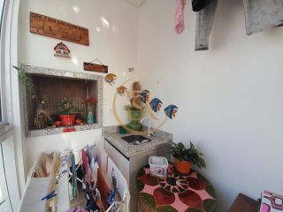 Belíssimo apartamento na Meia Praia com 03 suítes