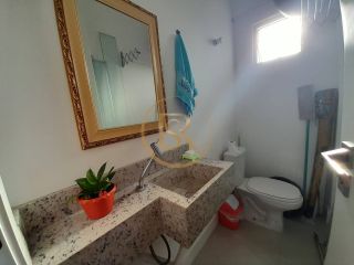 Belíssimo apartamento na Meia Praia com 03 suítes