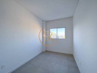 Belíssimo apartamento na Meia Praia com 03 suítes