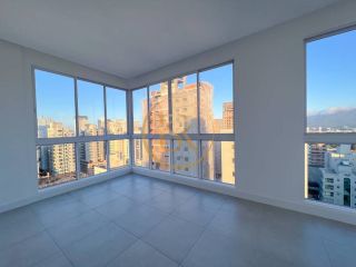 Belíssimo apartamento na Meia Praia com 03 suítes