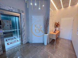 Belíssimo apartamento na Meia Praia com 03 suítes