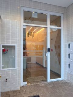 Belíssimo apartamento na Meia Praia com 03 suítes